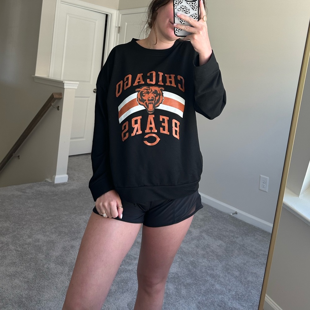 Chicago Bears Graphic Sweatshirt - Picture 3 of 9